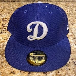 New era Dodger fitted 7 3/8. New never worn